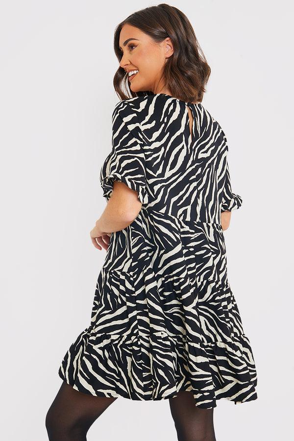 In The Style In The Style Zebra Smock Dress With Frill Sleeve Black