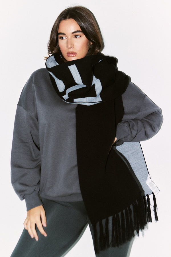 In The Style {# Title Already Starts With Vendor: Print Nothing Extra #}Fits Knitted Scarf Monochrome