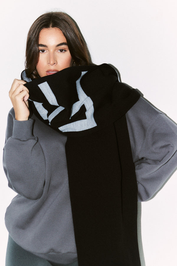 in the style {# Title already starts with vendor: print nothing extra #}Fits Knitted Scarf Monochrome