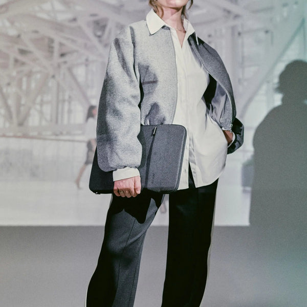 Incase Incase Crosstown Sleeve For 16-inch Laptop Black