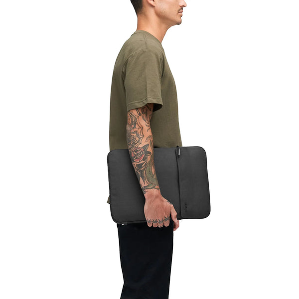 Incase Incase Crosstown Sleeve For 16-inch Laptop Black