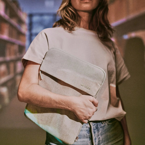 Incase Incase Crosstown Sleeve With 14-inch Laptop Black