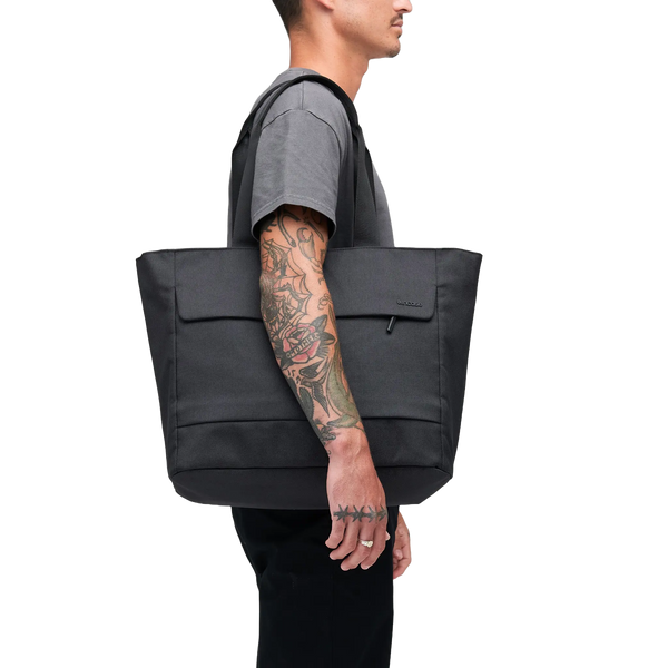 Incase Crosstown Tote With Woolenex 25L Black