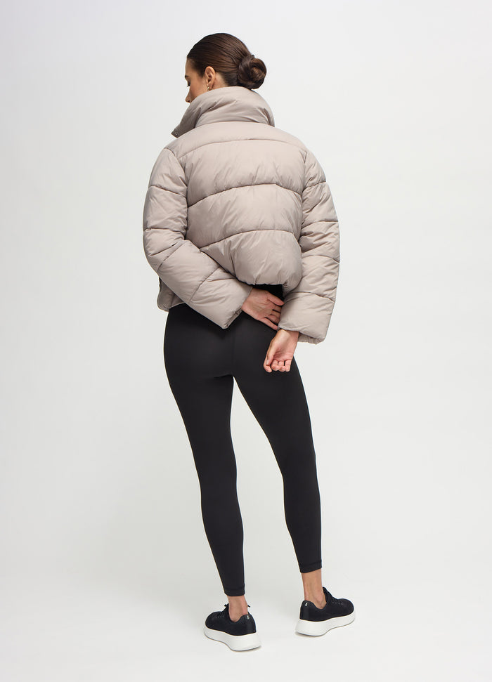 Ingrid & Isabel The Cloud Crop Size Zip Maternity Puffer Jacket Mushroom