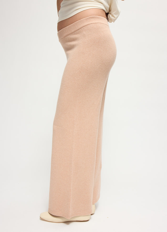 Ingrid & Isabel The Cozy Contour Maternity Sweater Pant Champagne