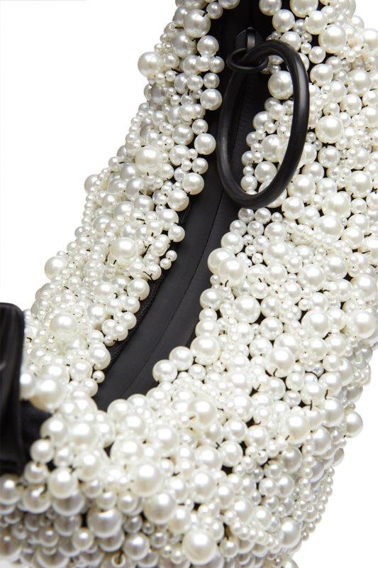 Innerraum Berlin INNERRAUM X JUNYA WATANABE – HALF MOON BAG With PEARLS PEARL WHITE + BLACK