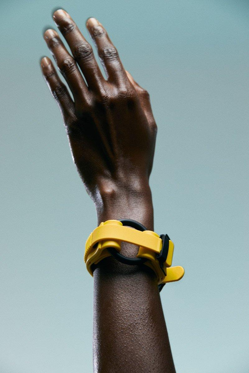 Innerraum Berlin OBJECT B01 1-RING-BRACELET YELLOW + BLACK MATT