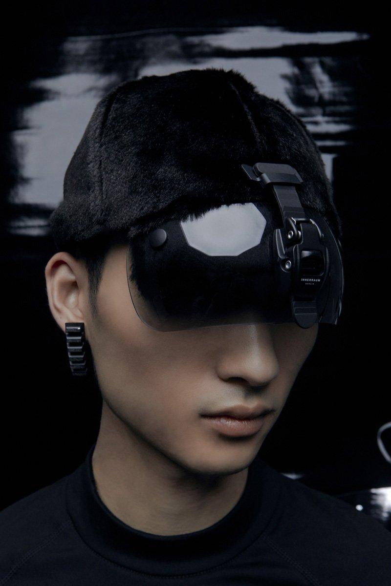 Innerraum Berlin OBJECT C12 VISOR BASEBALL CAP BLACK FAUX FUR + BLACK MATT