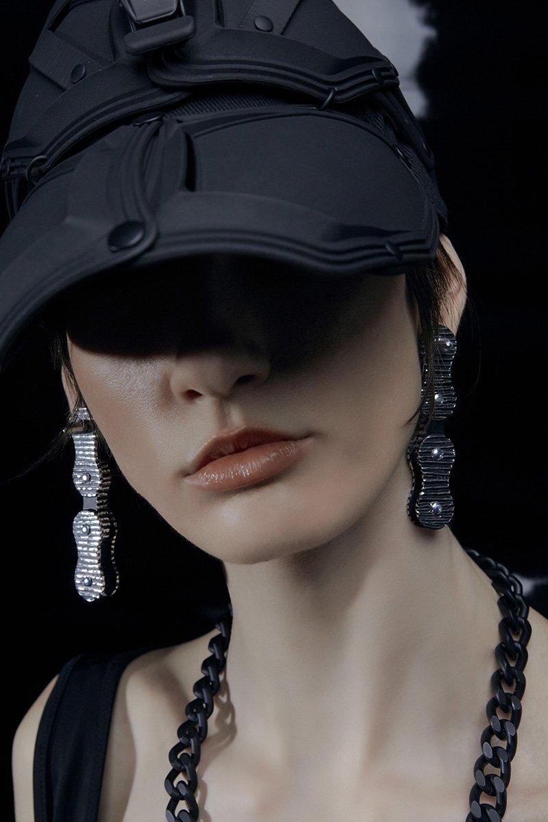 Innerraum Berlin OBJECT E10 BIKE CHAIN EARRING BLACK MATT + SILVER + SILVER