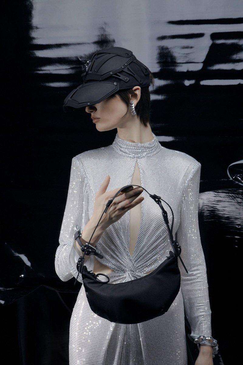 Innerraum Berlin OBJECT HM0 MICRO HALF MOON BAG BLACK - PUFFY BOMBER NYLON + BLACK MATT