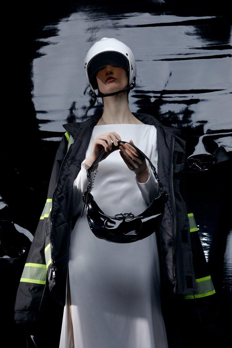 Innerraum Berlin OBJECT HM0 MICRO HALF MOON BAG BLACK SHINY 3D VINYL + BLACK MATT