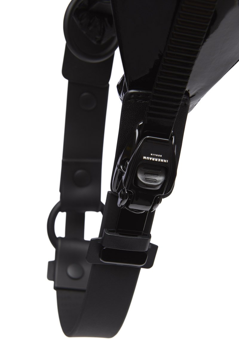 Innerraum Berlin OBJECT HM0 MICRO HALF MOON BAG BLACK SHINY SOFT VINYL + BLACK MATT