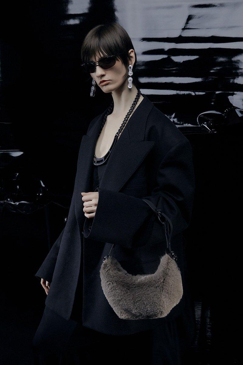 Innerraum Berlin OBJECT HM0 MICRO HALF MOON BAG WARM GRAY FAUX FUR + BLACK MATT