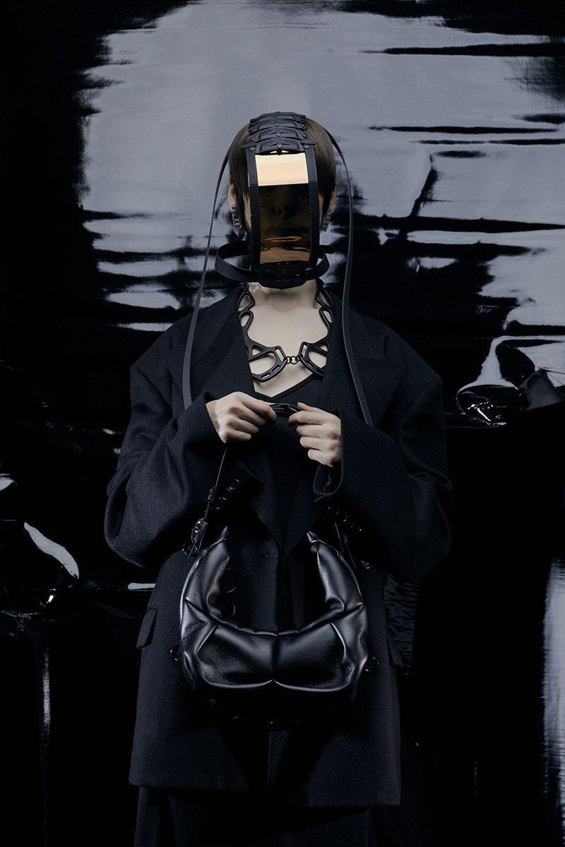 Innerraum Berlin OBJECT HM2 SMALL HALF MOON BAG BLACK 3D PUFFY PU + BLACK MATT