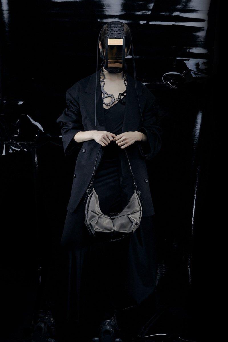 Innerraum Berlin OBJECT HM2 SMALL HALF MOON BAG WARM GRAY + BLACK MATT