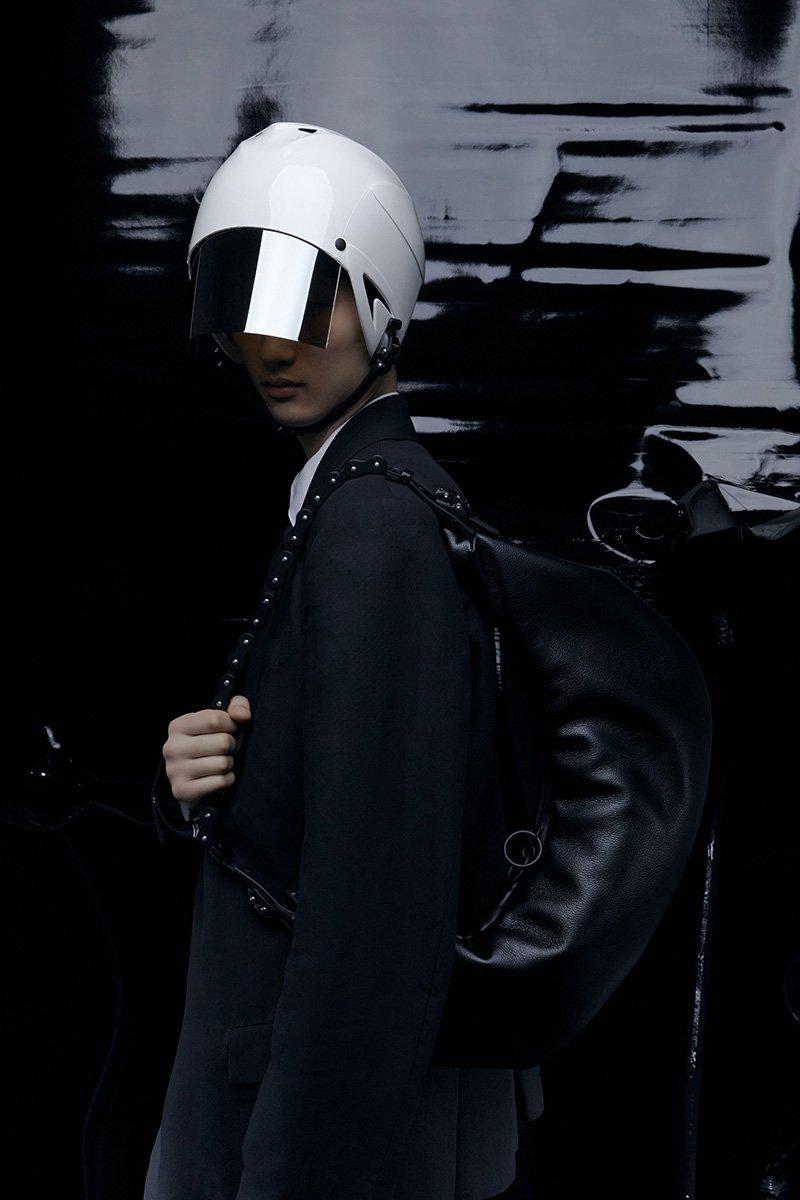 Innerraum Berlin OBJECT HM3 HALF MOON BAG BLACK + BLACK MATT