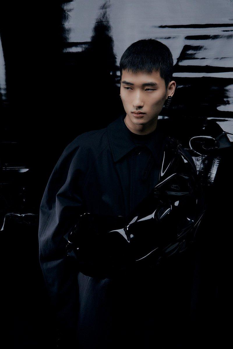 Innerraum Berlin OBJECT HM3 HALF MOON BAG BLACK SHINY 3D VINYL + BLACK MATT