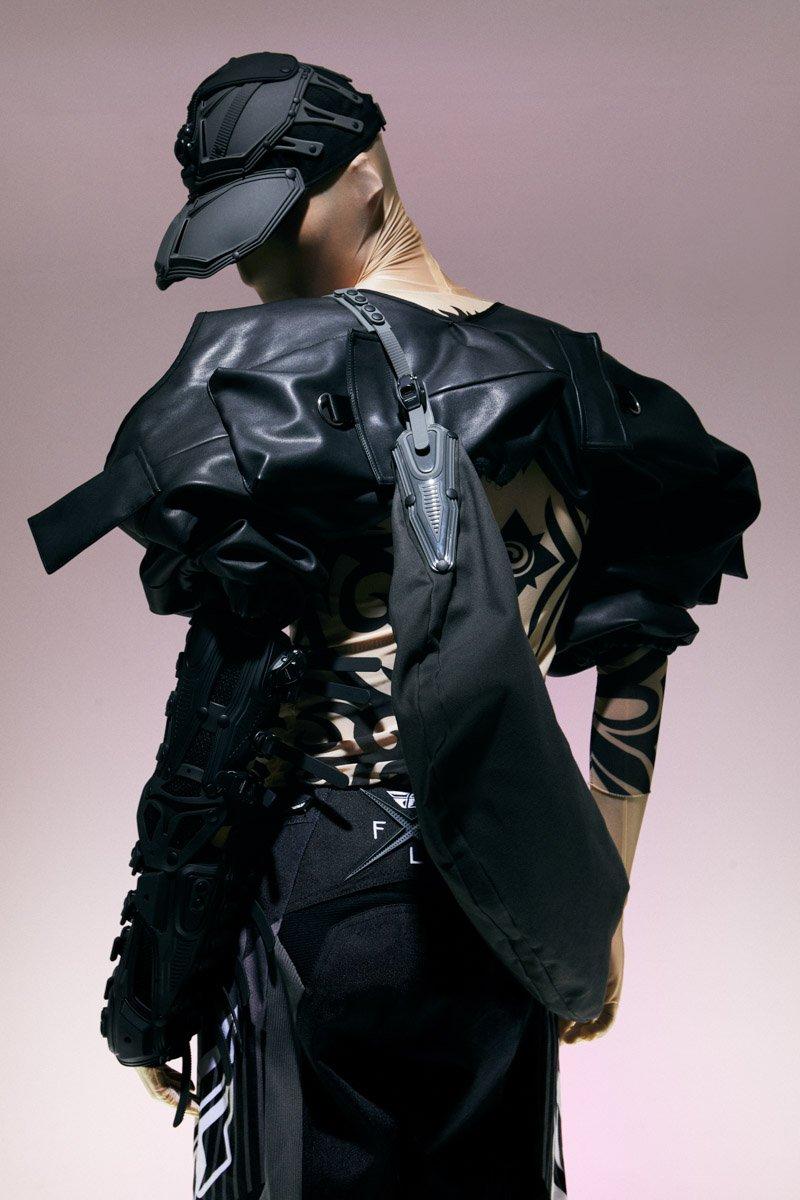 Innerraum Berlin OBJECT HM3 HALF MOON BAG CONCRETE + BLACK MATT