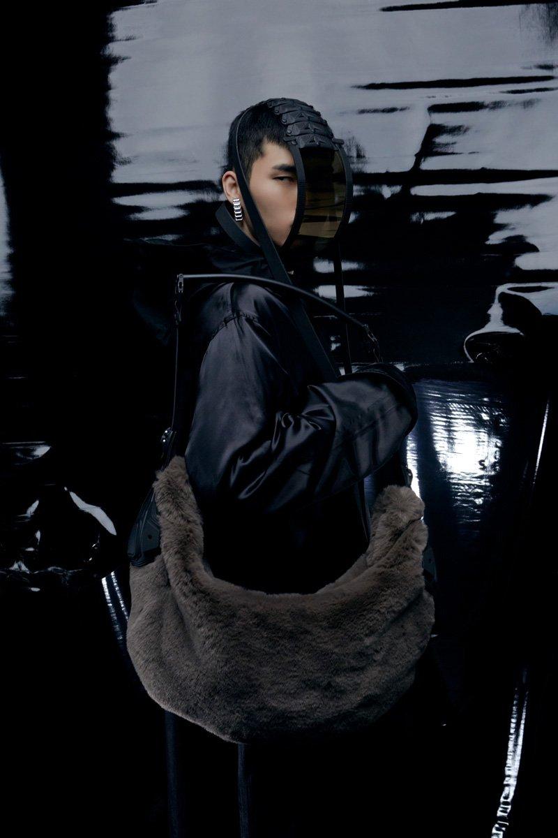 Innerraum Berlin OBJECT HM3 HALF MOON BAG WARM GRAY + BLACK MATT