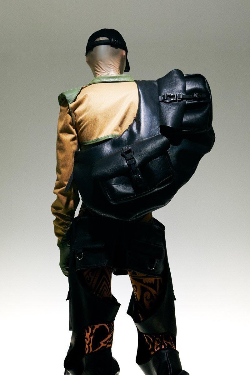 Innerraum Berlin OBJECT HM4 XXL HALF MOON BAG BLACK + BLACK MATT