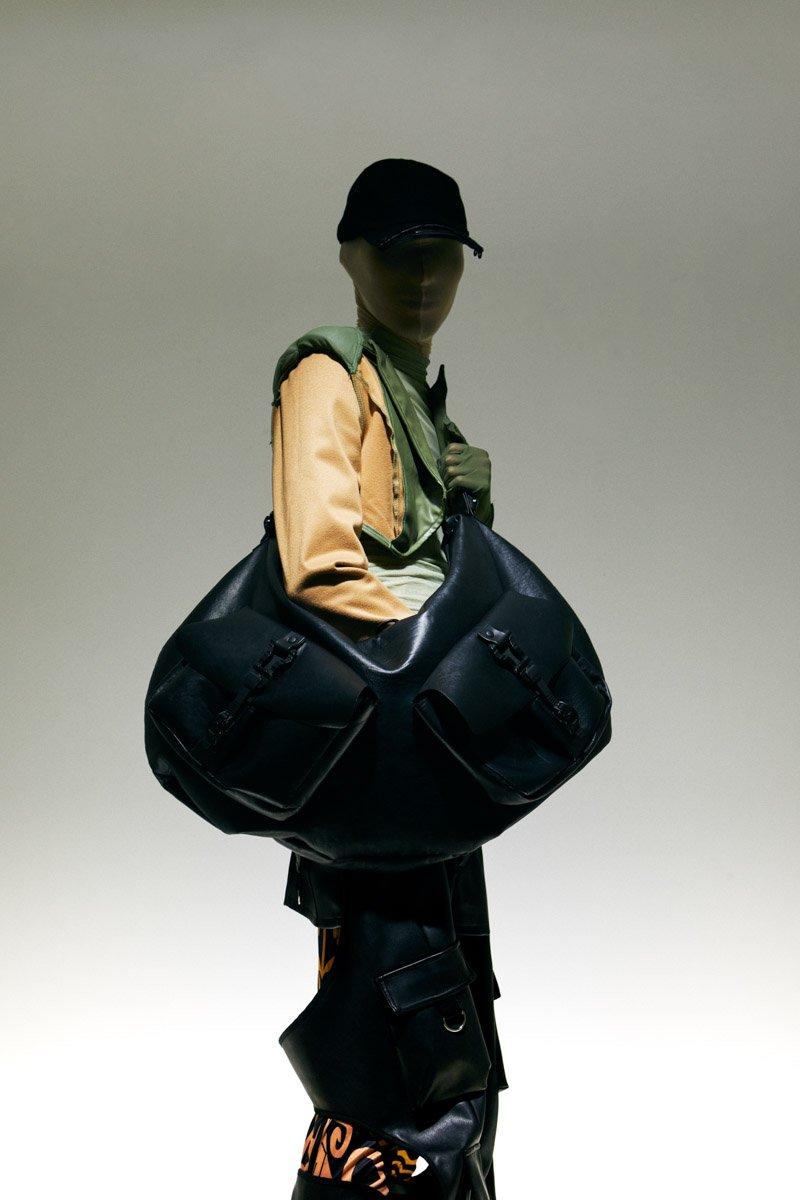 Innerraum Berlin OBJECT HM4 XXL HALF MOON BAG BLACK + BLACK MATT