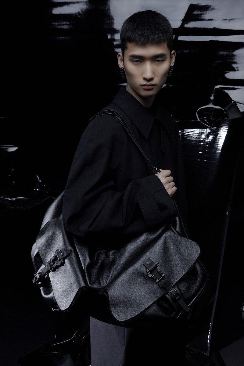 Innerraum Berlin OBJECT HM4 XXL HALF MOON BAG BLACK + BLACK MATT