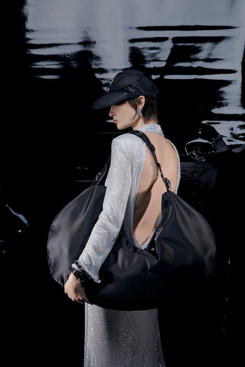 Innerraum Berlin OBJECT HM4 XXL HALF MOON BAG BLACK PUFFY BOMBER NYLON + BLACK MATT