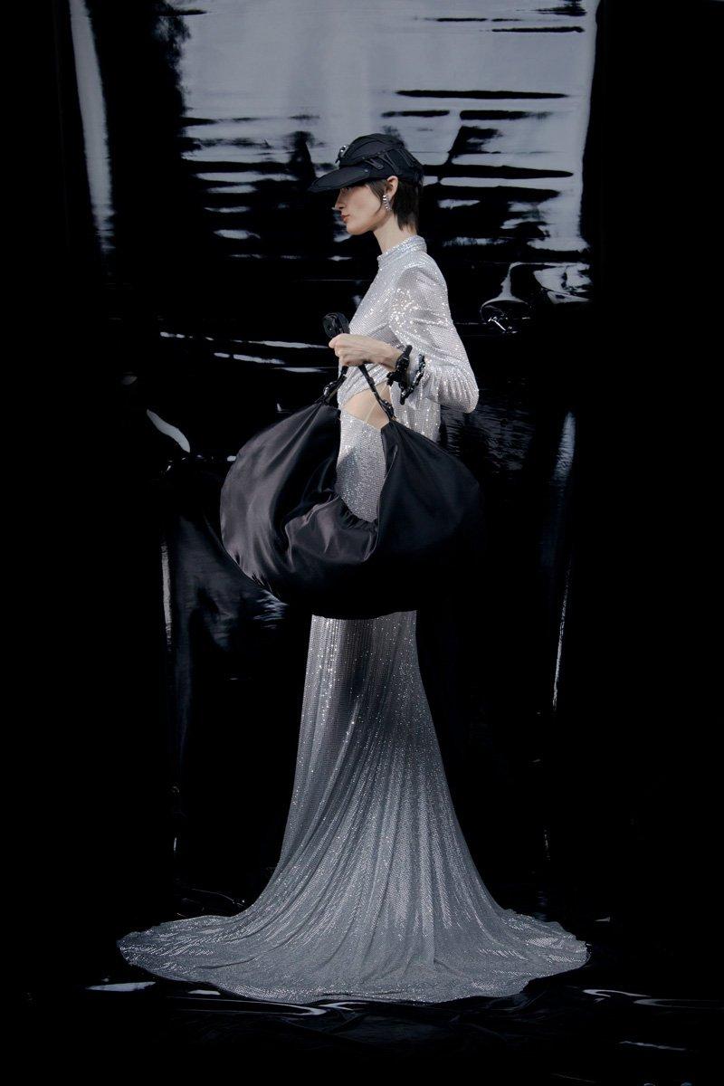 Innerraum Berlin OBJECT HM4 XXL HALF MOON BAG BLACK PUFFY BOMBER NYLON + BLACK MATT