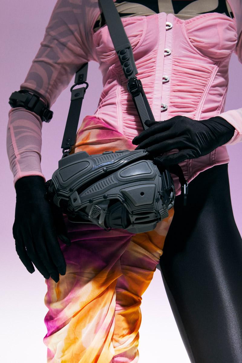 Innerraum Berlin OBJECT I02 CLUTCH / CROSSBODY BAG CONCRETE + BLACK MATT