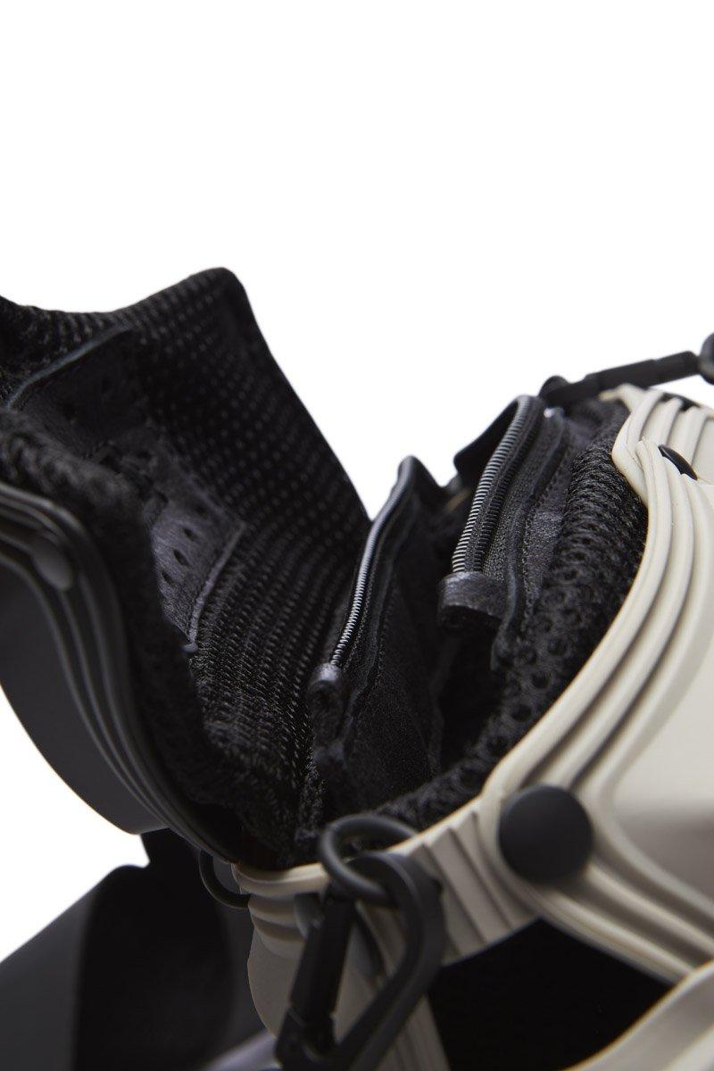 Innerraum Berlin OBJECT I12 CLUTCH / CROSSBODY BAG WARM GRAY + BLACK MATT