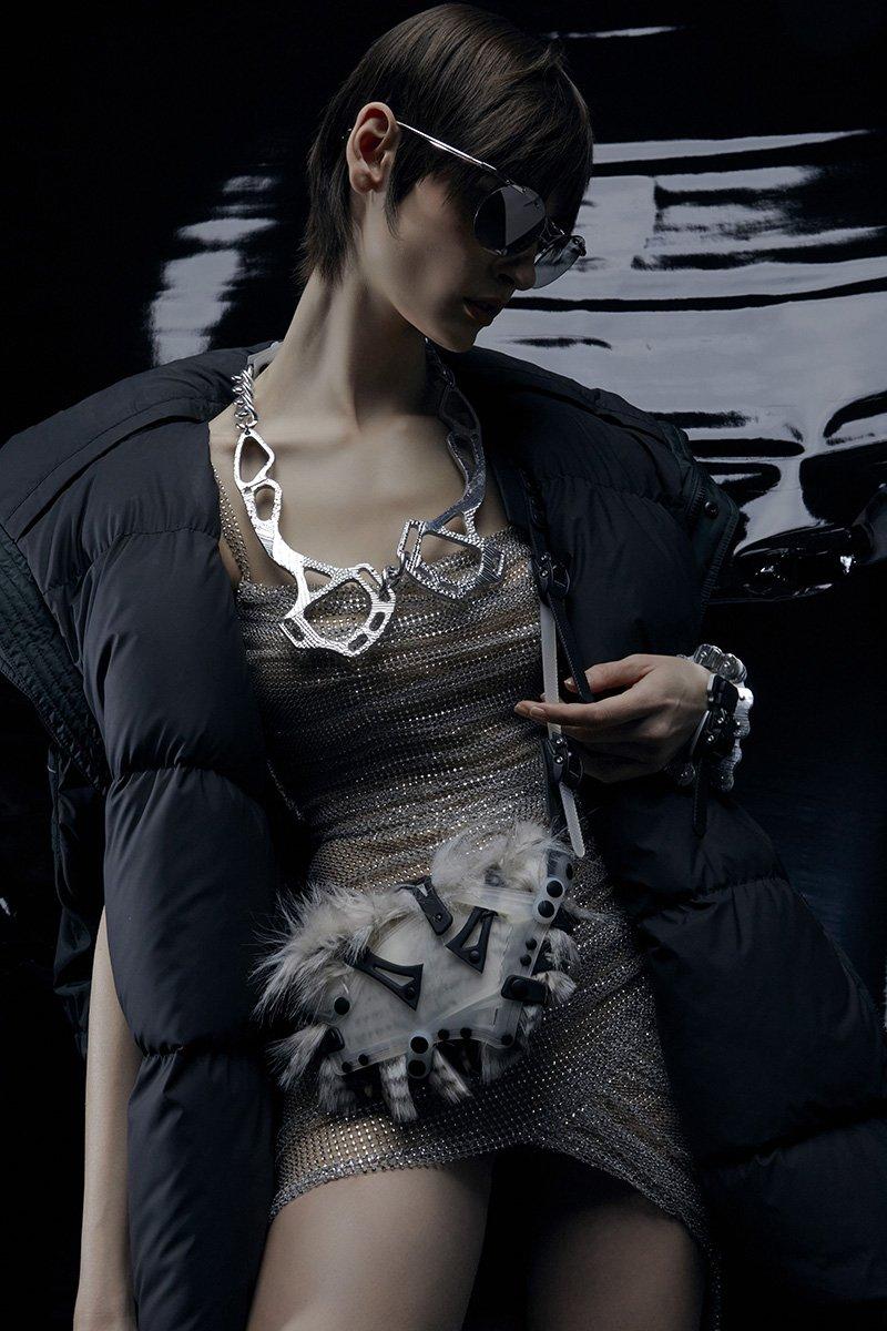 Innerraum Berlin OBJECT I14 SMARTPHONE BAG TRANSPARENT - FAUX FUR + BLACK MATT