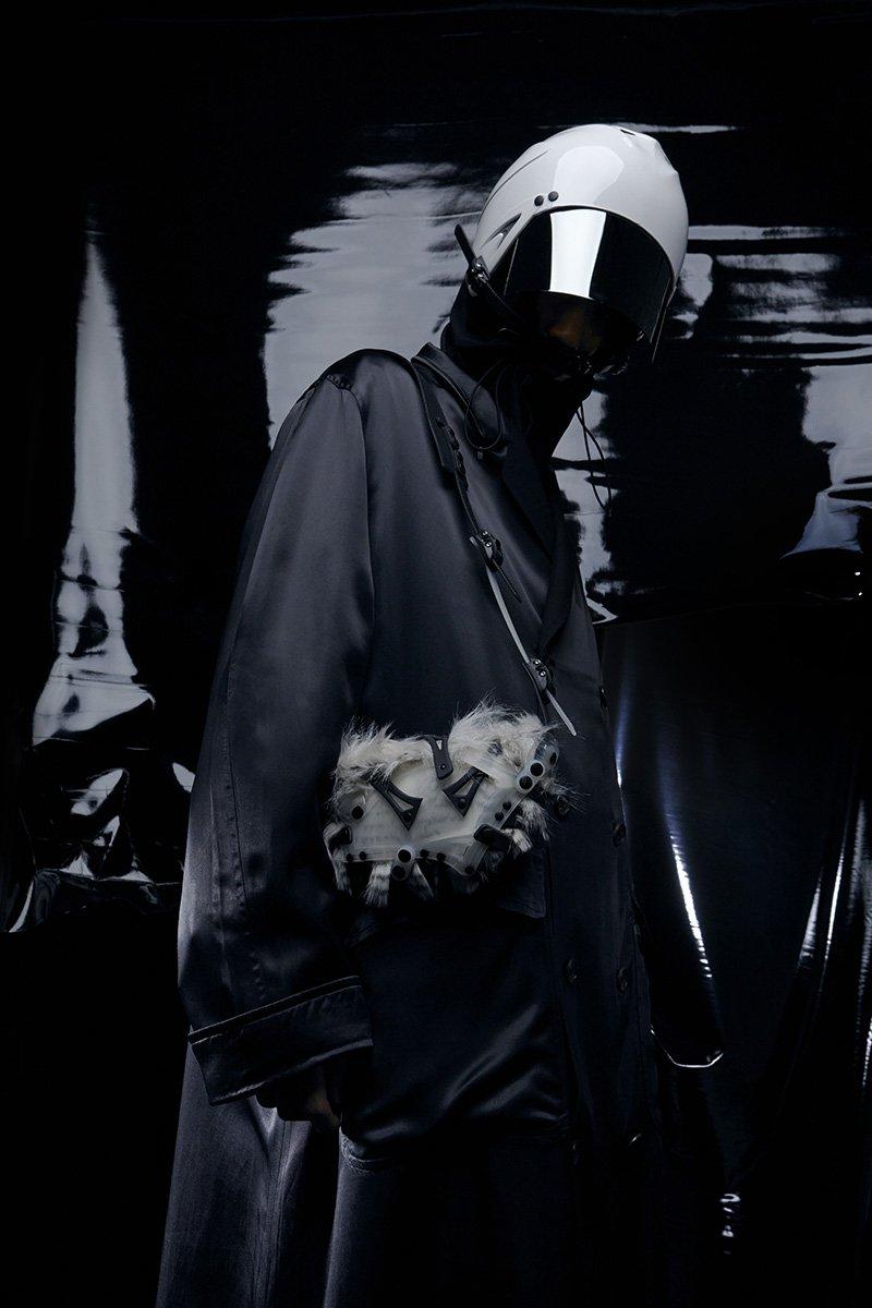 Innerraum Berlin OBJECT I14 SMARTPHONE BAG TRANSPARENT - FAUX FUR + BLACK MATT