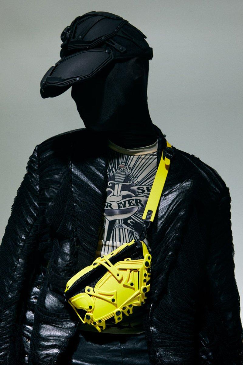 Innerraum Berlin OBJECT I14 SMARTPHONE BAG YELLOW + BLACK MATT