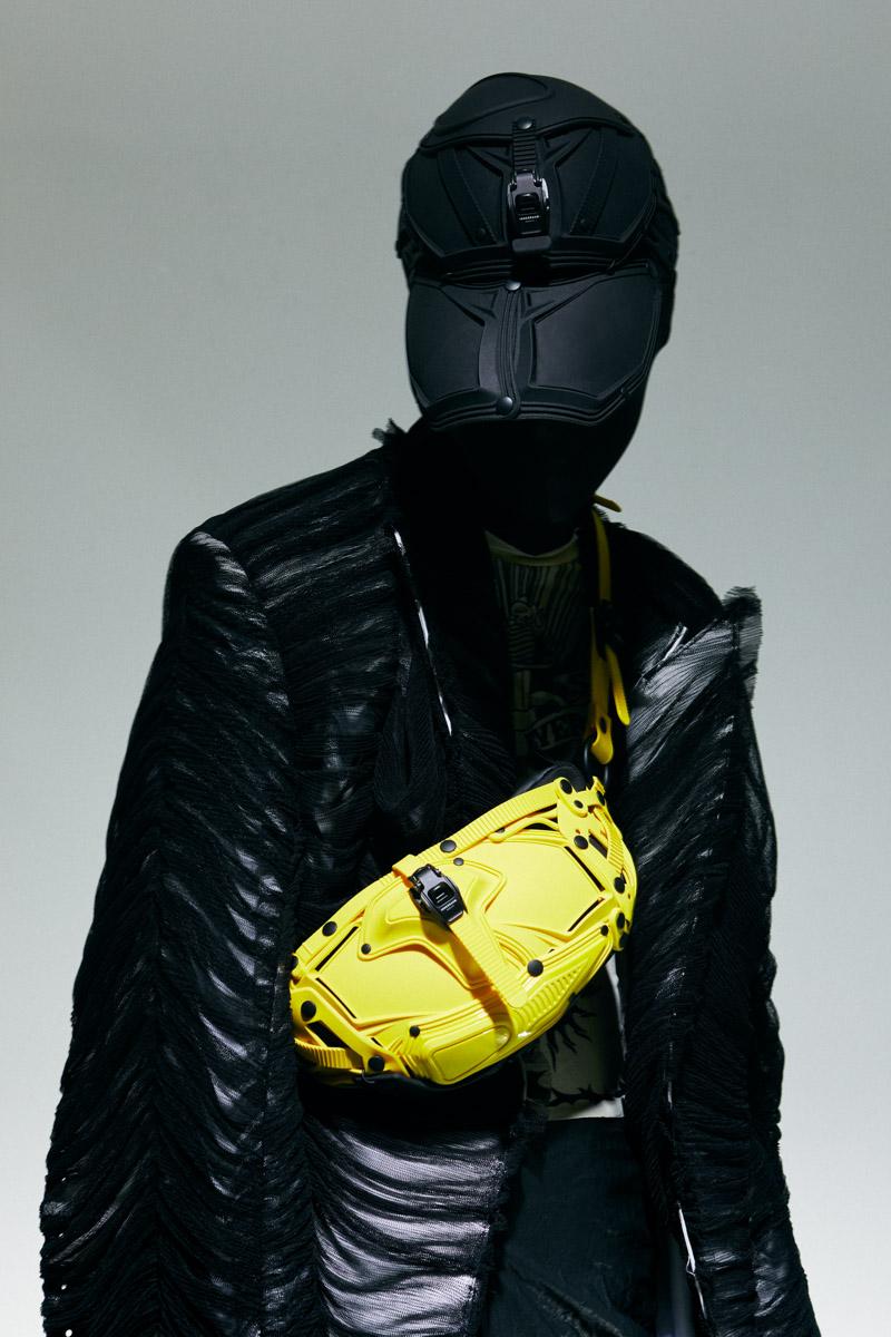 Innerraum Berlin OBJECT I30 FANNY PACK / CROSSBODY BAG YELLOW + BLACK MATT