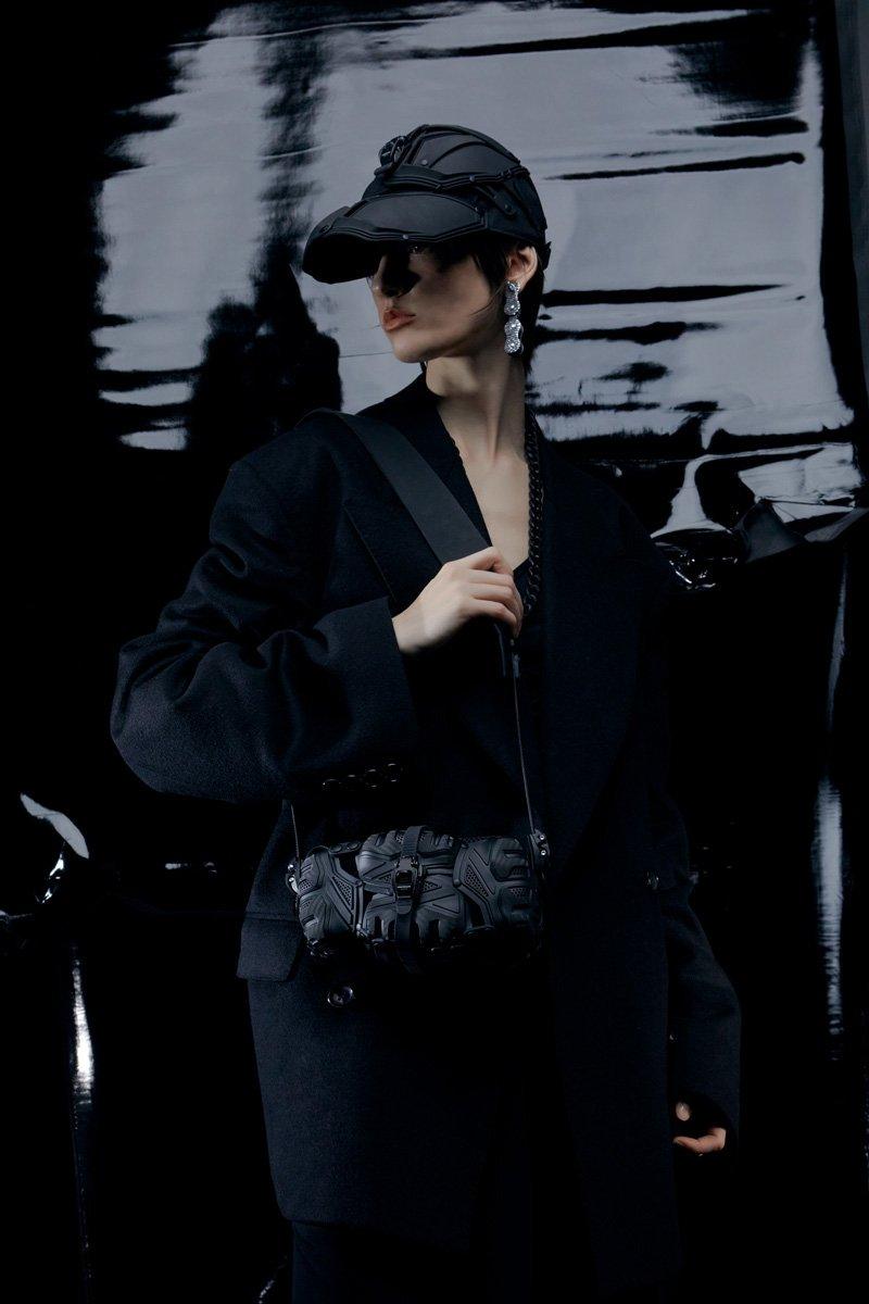 Innerraum Berlin OBJECT I67 CROSSBODY BAG BLACK MATT + BLACK MATT