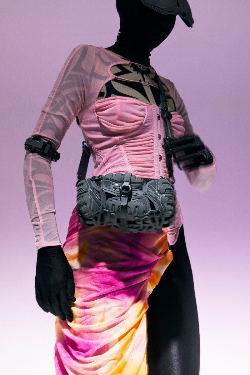 Innerraum Berlin OBJECT I67 CROSSBODY BAG CONCRETE + BLACK MATT