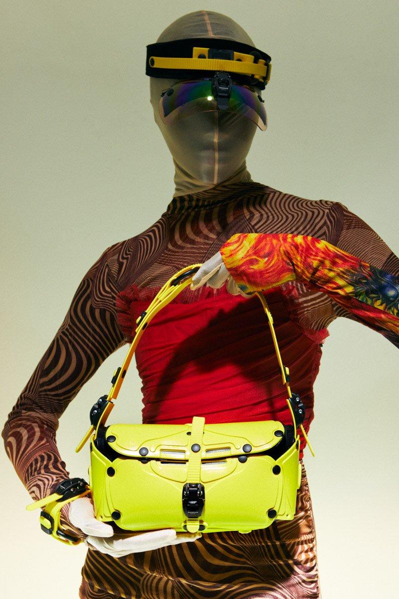 Innerraum Berlin OBJECT I80 MINI STEREO BAG YELLOW + BLACK MATT