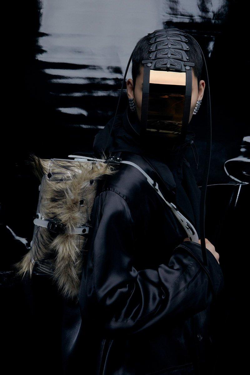 Innerraum Berlin OBJECT I81 STEREO BAG TRANSPARENT - FAUX FUR + BLACK MATT