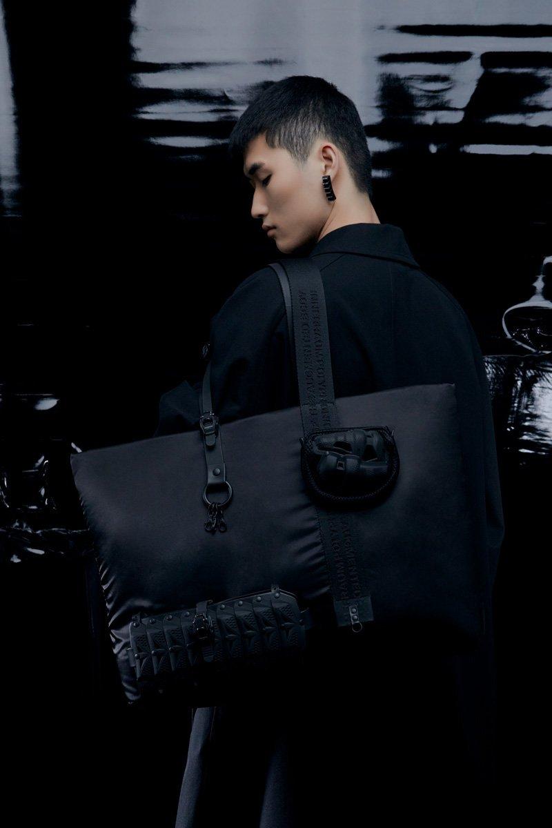 Innerraum Berlin OBJECT I92 LAPTOP TOTE BLACK PUFFY BOMBER NYLON + BLACK MATT