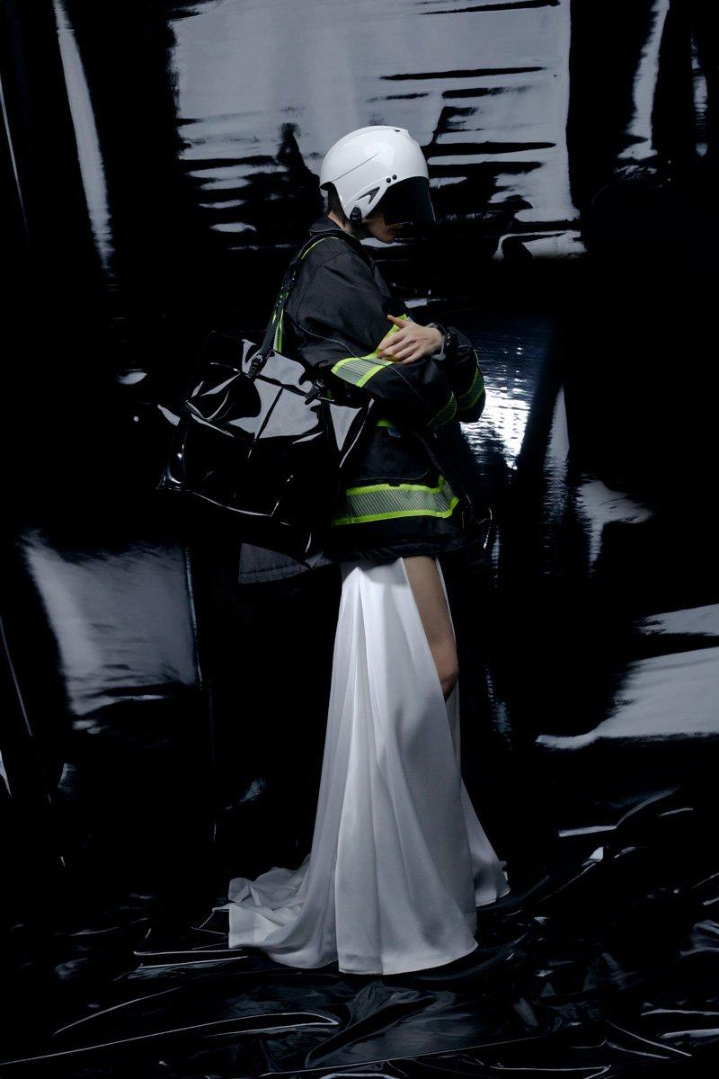 Innerraum Berlin OBJECT I94 VERTICAL TOTE BLACK SHINY 3D VINYL + BLACK MATT