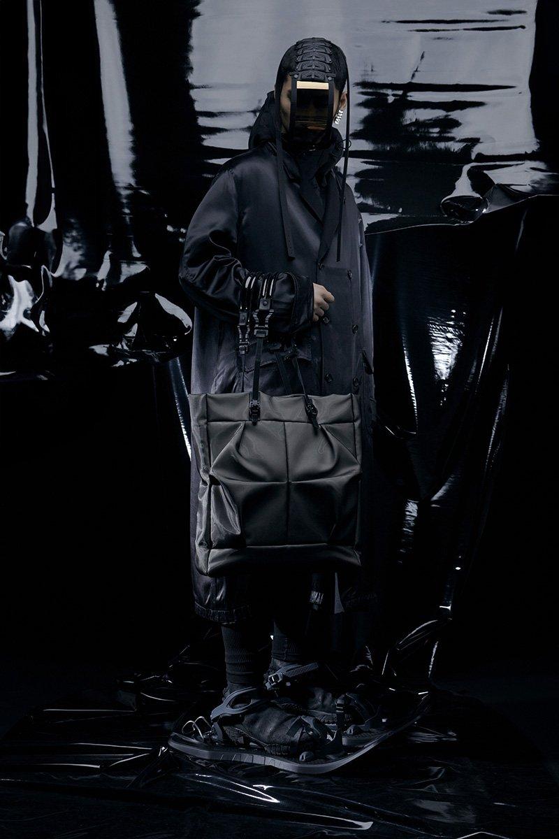 Innerraum Berlin OBJECT I94 VERTICAL TOTE WARM GRAY + BLACK MATT