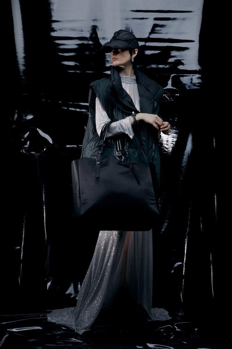 Innerraum Berlin OBJECT I95 HORIZONTAL TOTE BLACK PUFFY BOMBER NYLON + BLACK MATT