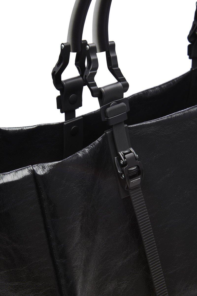 Innerraum Berlin OBJECT I95 HORIZONTAL TOTE BLACK SHINY + BLACK MATT