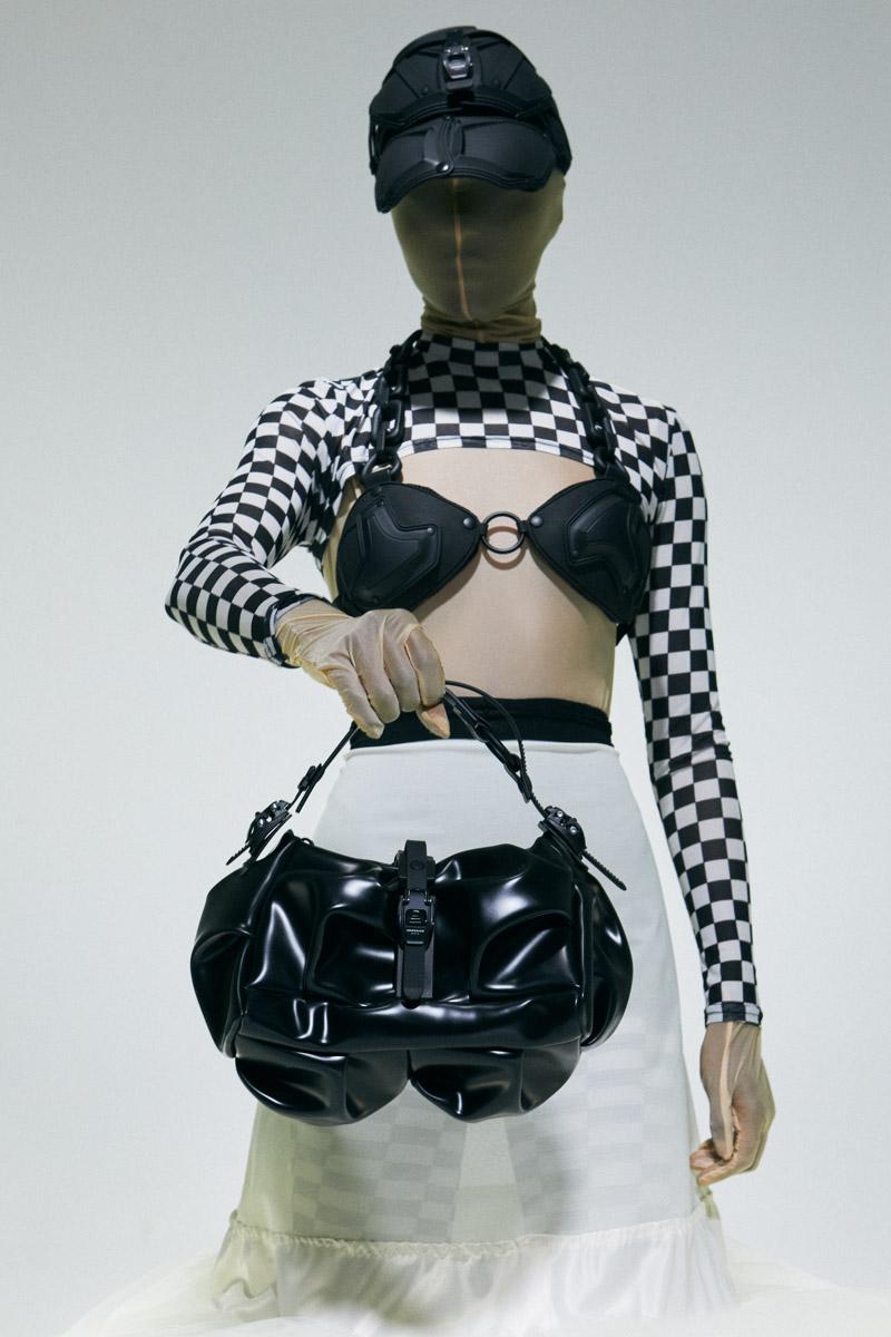 Innerraum Berlin OBJECT I96 CLOUD HANDBAG BLACK + BLACK MATT