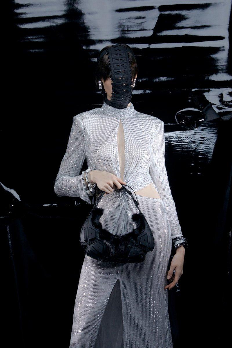 Innerraum Berlin OBJECT M02 SMALL HALF MOON BAG BLACK MATT - FAUX FUR + BLACK MATT