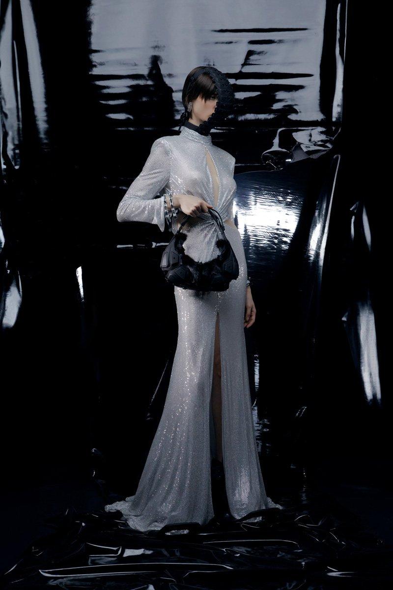 Innerraum Berlin OBJECT M02 SMALL HALF MOON BAG BLACK MATT - FAUX FUR + BLACK MATT