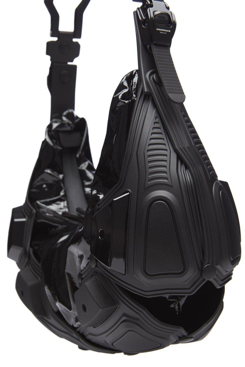 Innerraum Berlin OBJECT M02 SMALL HALF MOON BAG BLACK SHINY - VINYL + BLACK MATT