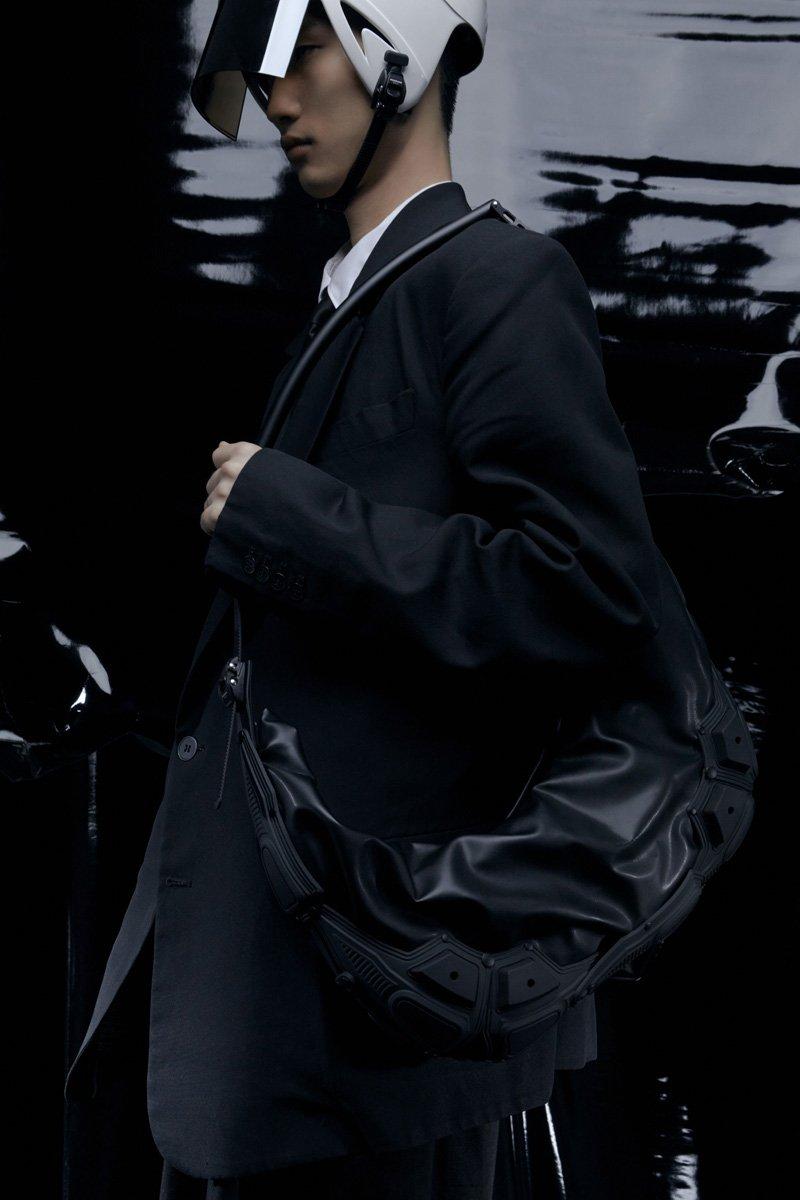 Innerraum Berlin OBJECT M03 HALF MOON BAG BLACK MATT + BLACK MATT