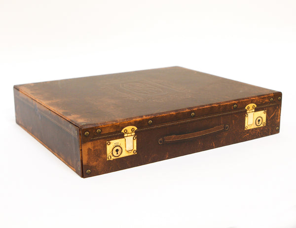 Insight Editions Fantastic Beasts And Where To Find Them: Newt Scamander Deluxe Station – Insight Editions