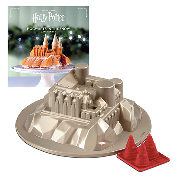 Insight Editions Harry Potter: Hogwarts In The Snow Cake Pan Set – Insight Editions